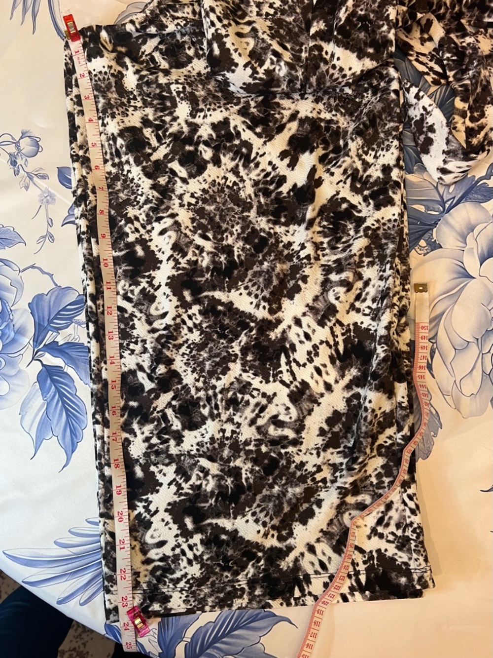 ❤️HP❤️Honey and Rosie Black & White Abstract Print Spaghetti-Strap Jumpsuit - Picture 12 of 15